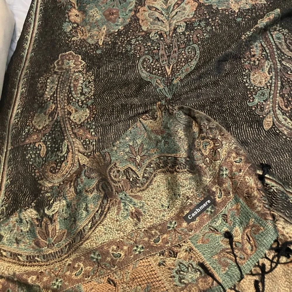 NWT! NEW! Cashmere Green and Brown paisley long and wide Wrap/Scarf. - Picture 3 of 5